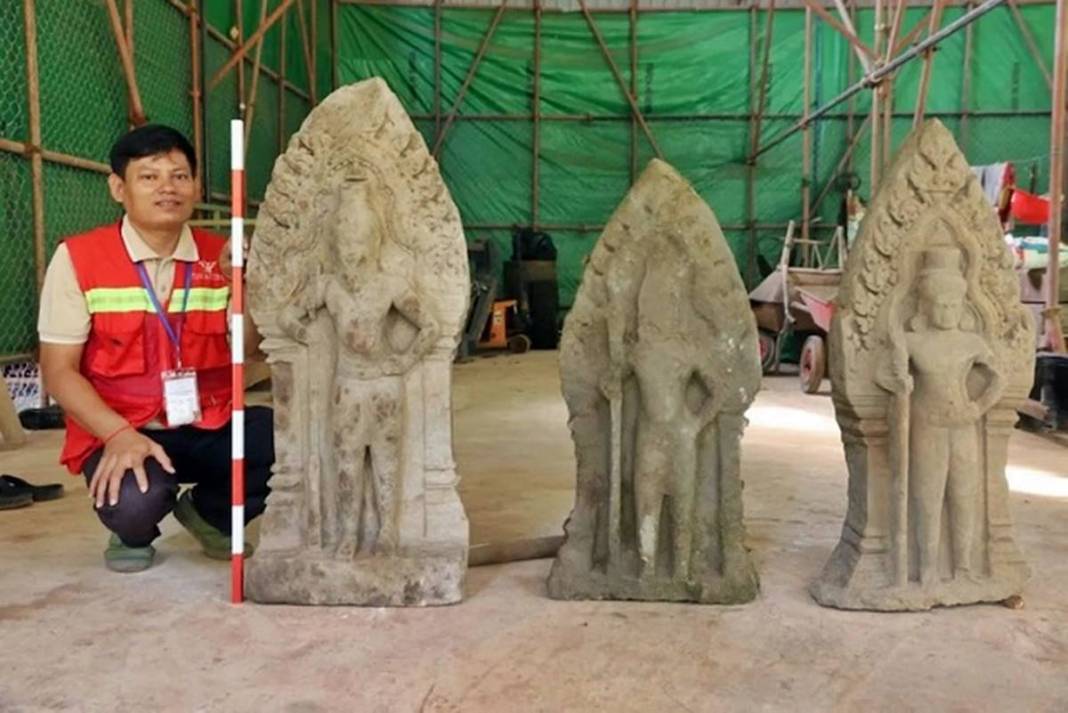 Arkeologlar bile şaştı kaldı: Şaşırtıcı derecede iyi durumdalar! Koruma altındaki kum taşı heykellerinin yenileri bulundu 9